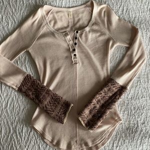 Free people fitted long sleeve top, blush, sz small, Alpine sleeves